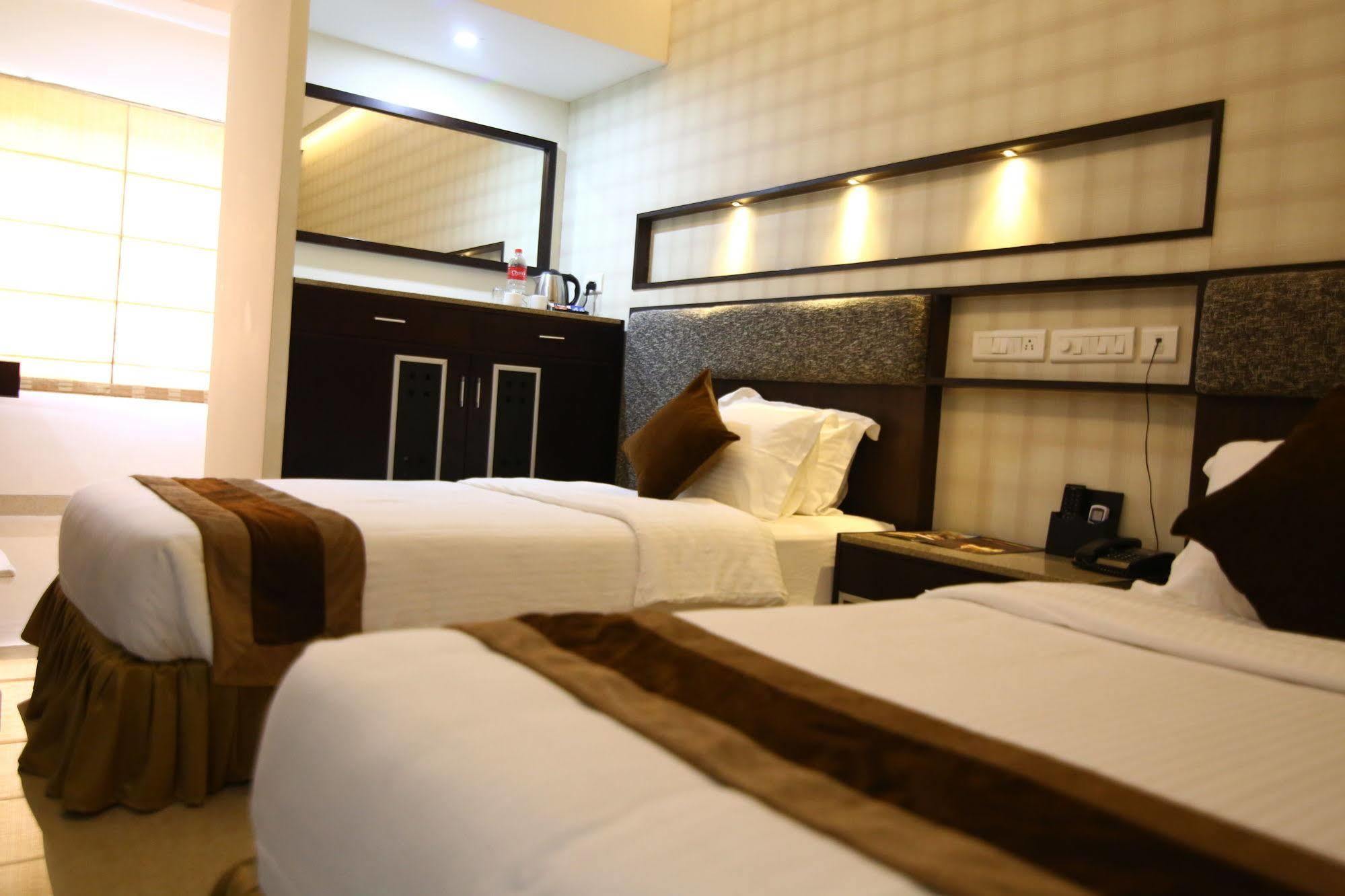 Hotel Southern Residency Kelambakkam Экстерьер фото