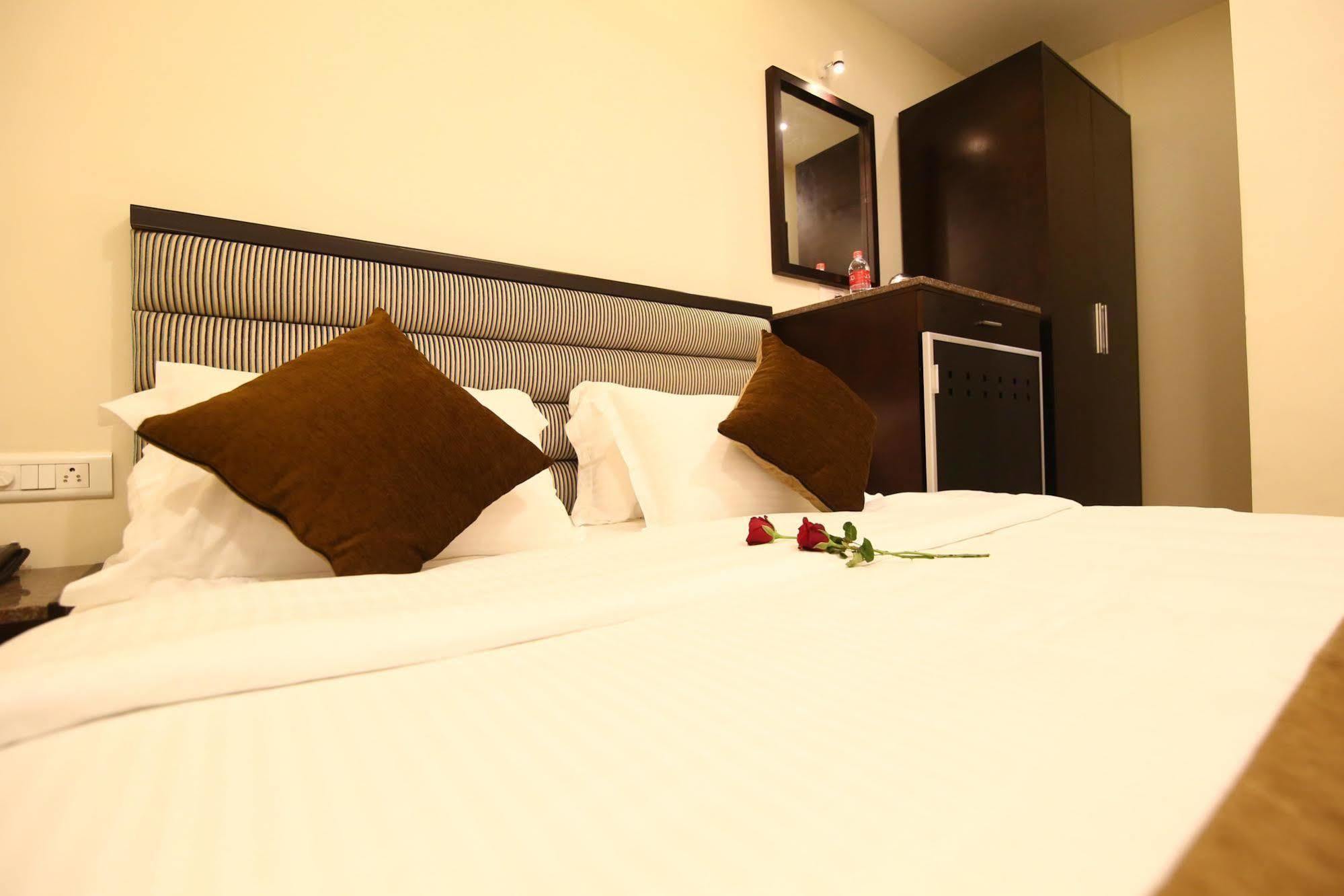 Hotel Southern Residency Kelambakkam Экстерьер фото